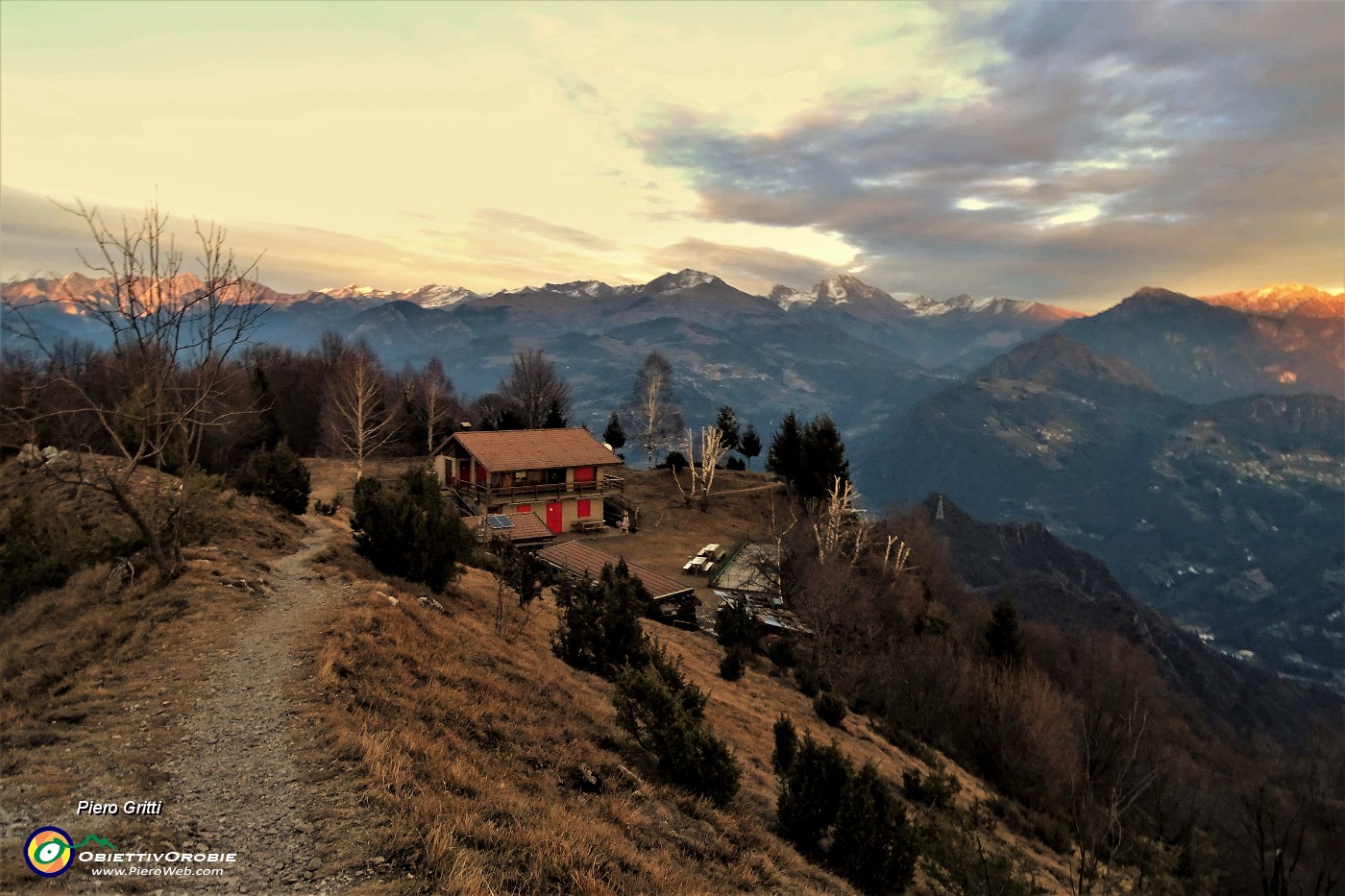 88 Tramonto al Rif. 'I Lupi ' sul Pizzo Cerro.JPG